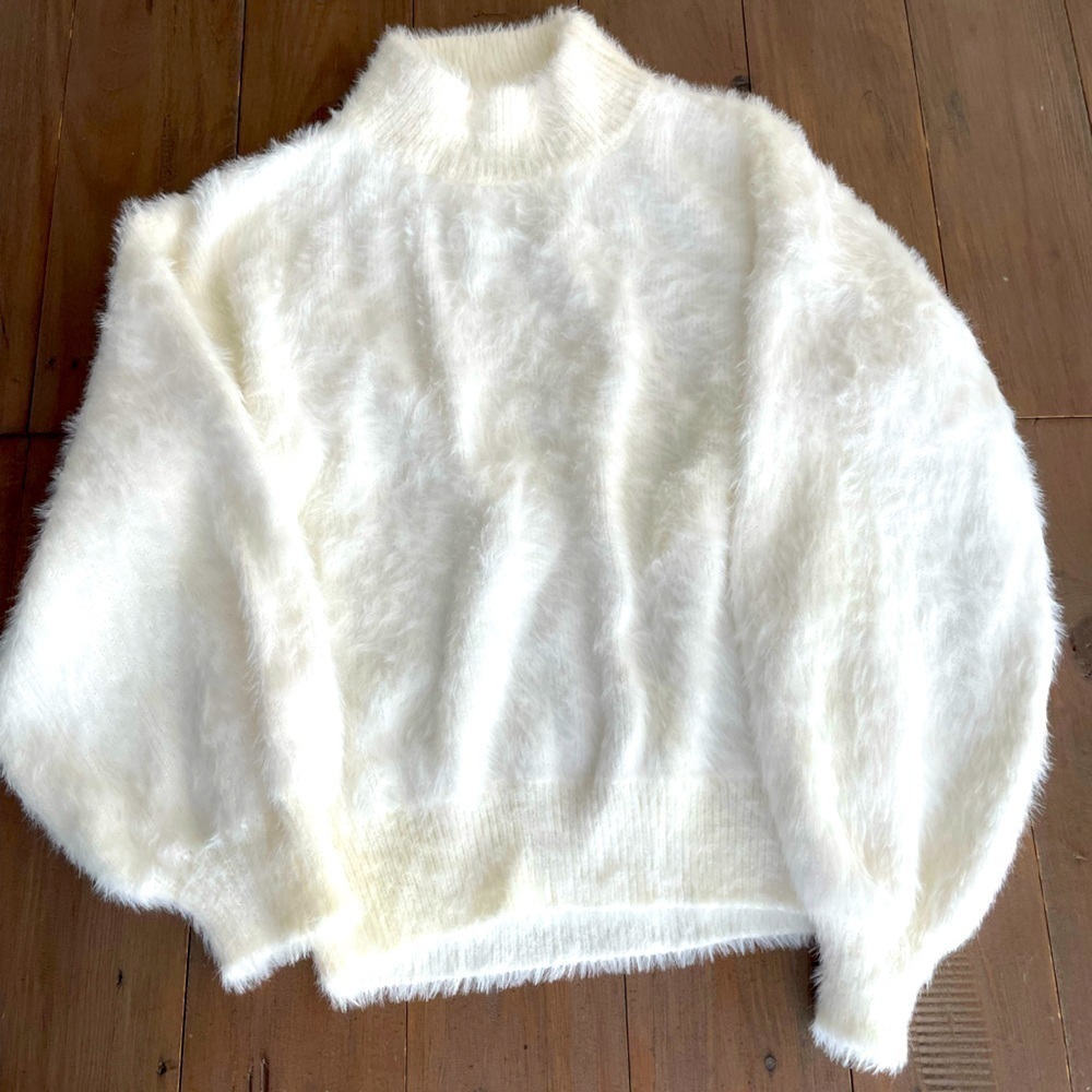NEW Women’s white cream sweater
